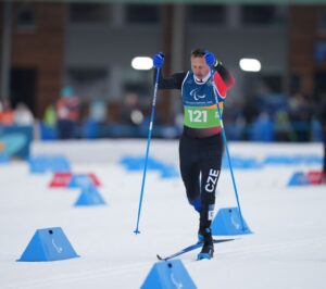 Paraběžkař Miroslav Motejzík v&nbsp;závodě na paralympijských hrách. Zdroj: Český paralympijský výbor