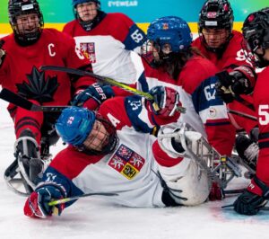 Momentka z&nbsp;utkání českých parahokejistů proti Kanadě. Zdroj: Český paralympijský výbor