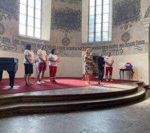 Slavnostní zahájení soutěže v&nbsp;portále Sboru českých bratří se zástupci českého červeného kříže, statutární zástupkyní města a&nbsp;mluvčí místní nemocnice.