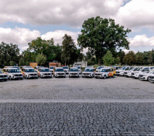 Globus a Konto Bariéry se spojily pro dobrou věc. Třicet organizací získalo nové automobily - Foto: Globus ČR, v.o.s.